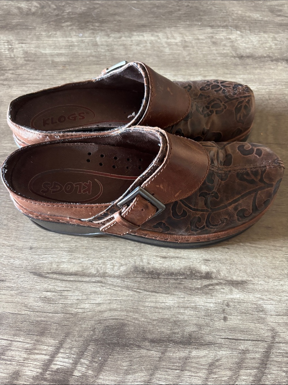 Klogs Kids Brown Floral-Embossed Leather Clog with Buckle